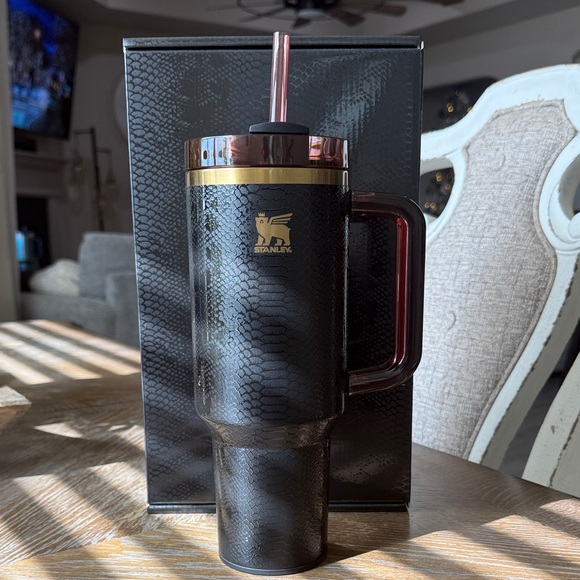 Brand New 40oz Black Snakeskin The Quencher Luxe H2.0 FlowState Tumbler - Picture 11 of 11